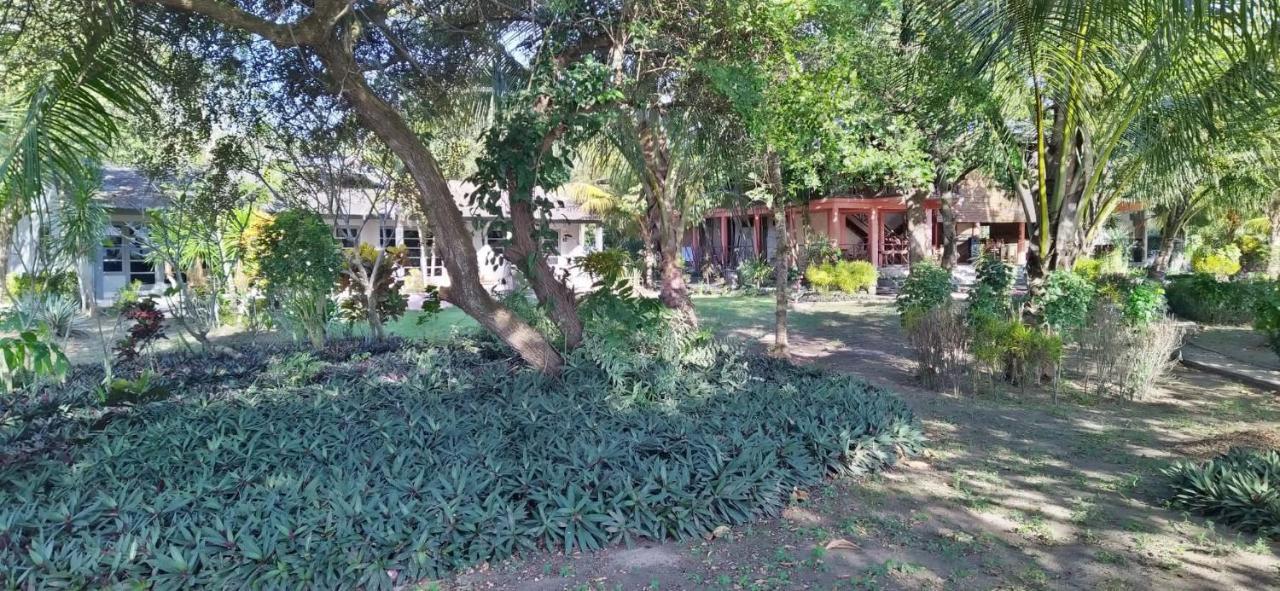 Supersuck Hotel Maluk Ngoại thất bức ảnh