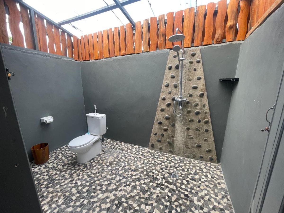 Supersuck Hotel Maluk Ngoại thất bức ảnh