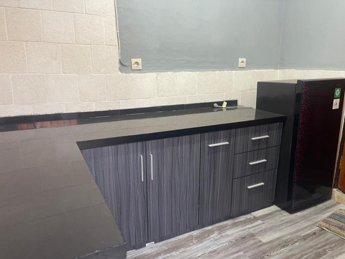 Supersuck Hotel Maluk Ngoại thất bức ảnh