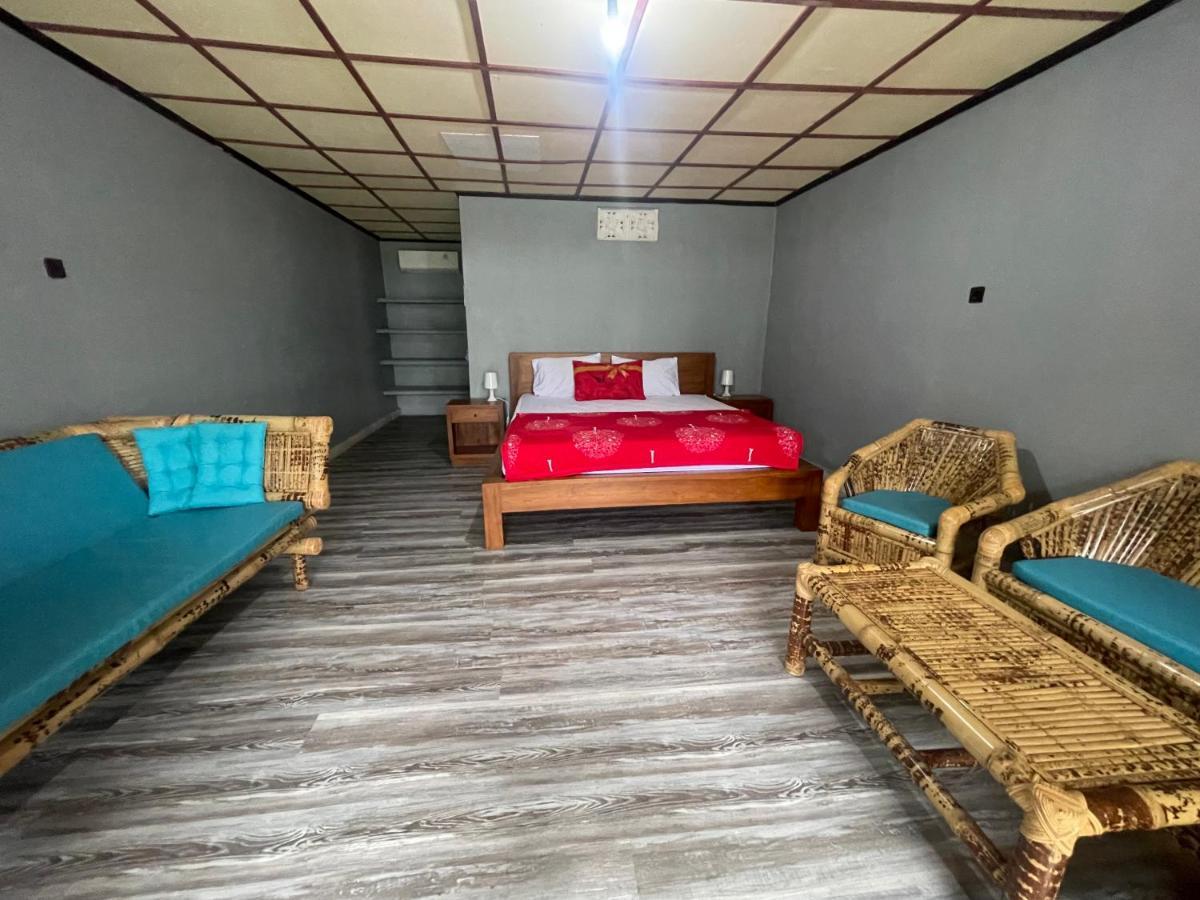Supersuck Hotel Maluk Ngoại thất bức ảnh