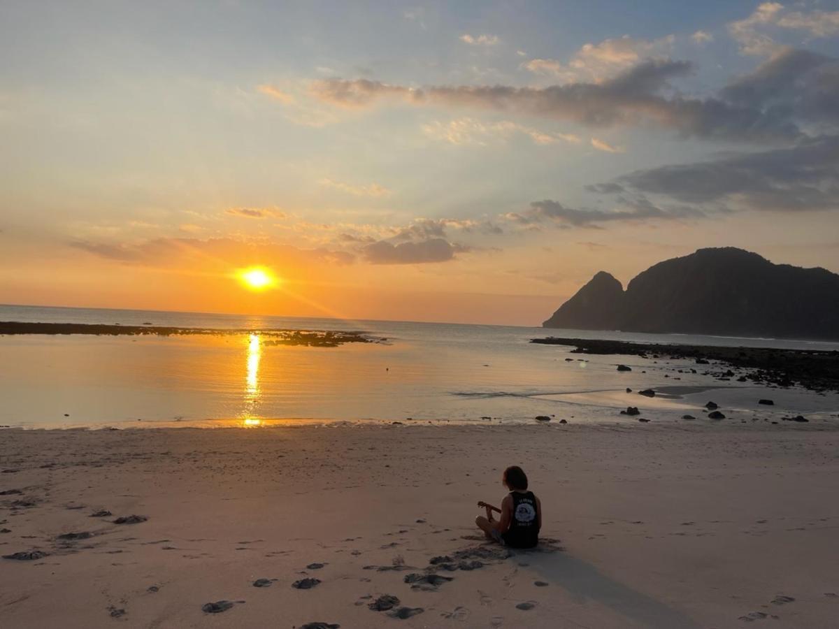Supersuck Hotel Maluk Ngoại thất bức ảnh